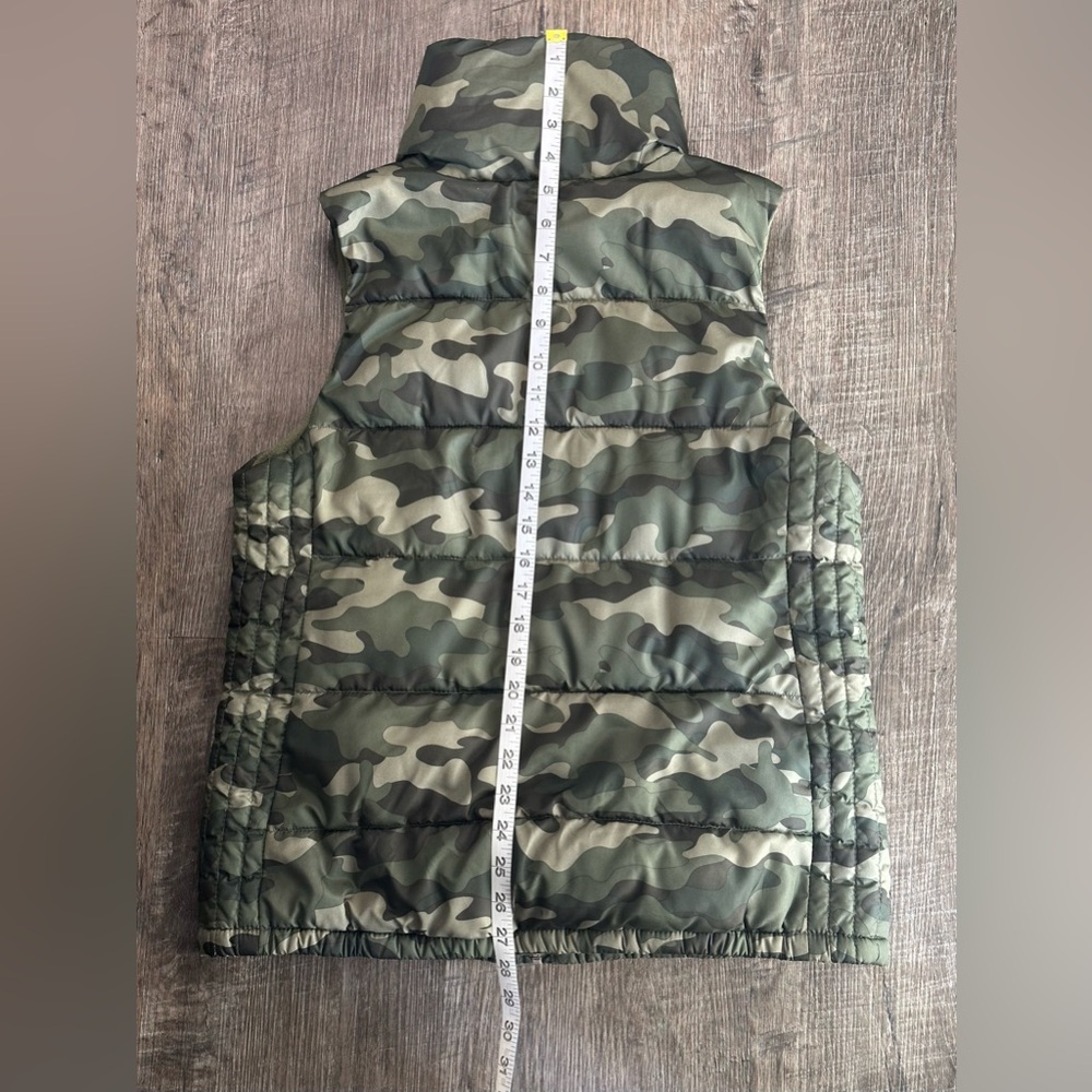 Old Navy Puffer Vest Camouflage Women's Size Small - Picture 4 of 9
